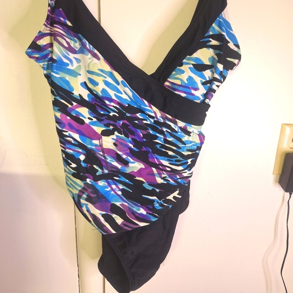 Catalina One Piece Size 12/14 - Picture 2 of 6